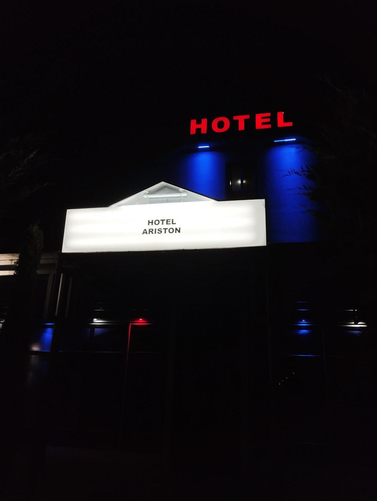 Hotel Ariston ストルガ エクステリア 写真