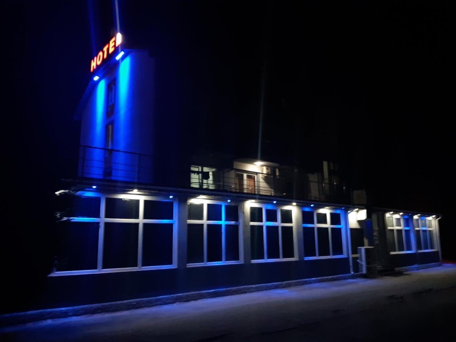 Hotel Ariston ストルガ エクステリア 写真
