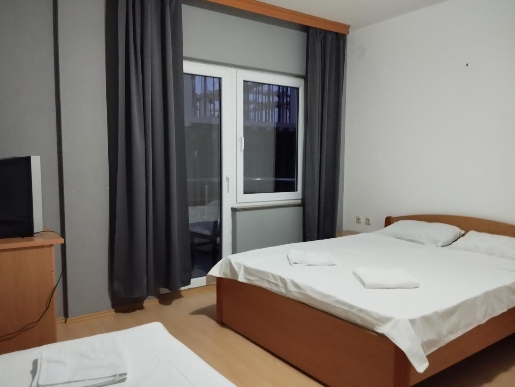 Hotel Ariston ストルガ エクステリア 写真