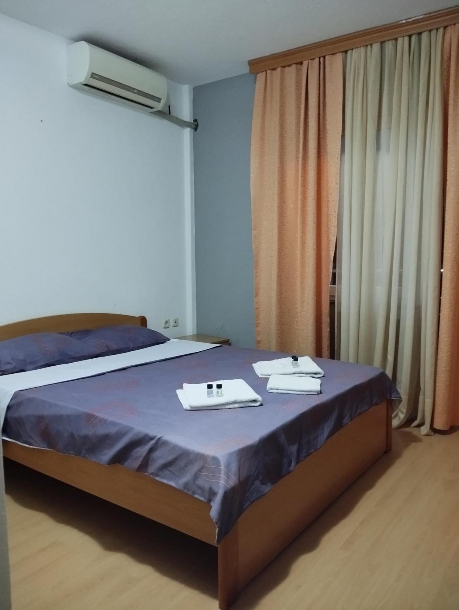 Hotel Ariston ストルガ エクステリア 写真
