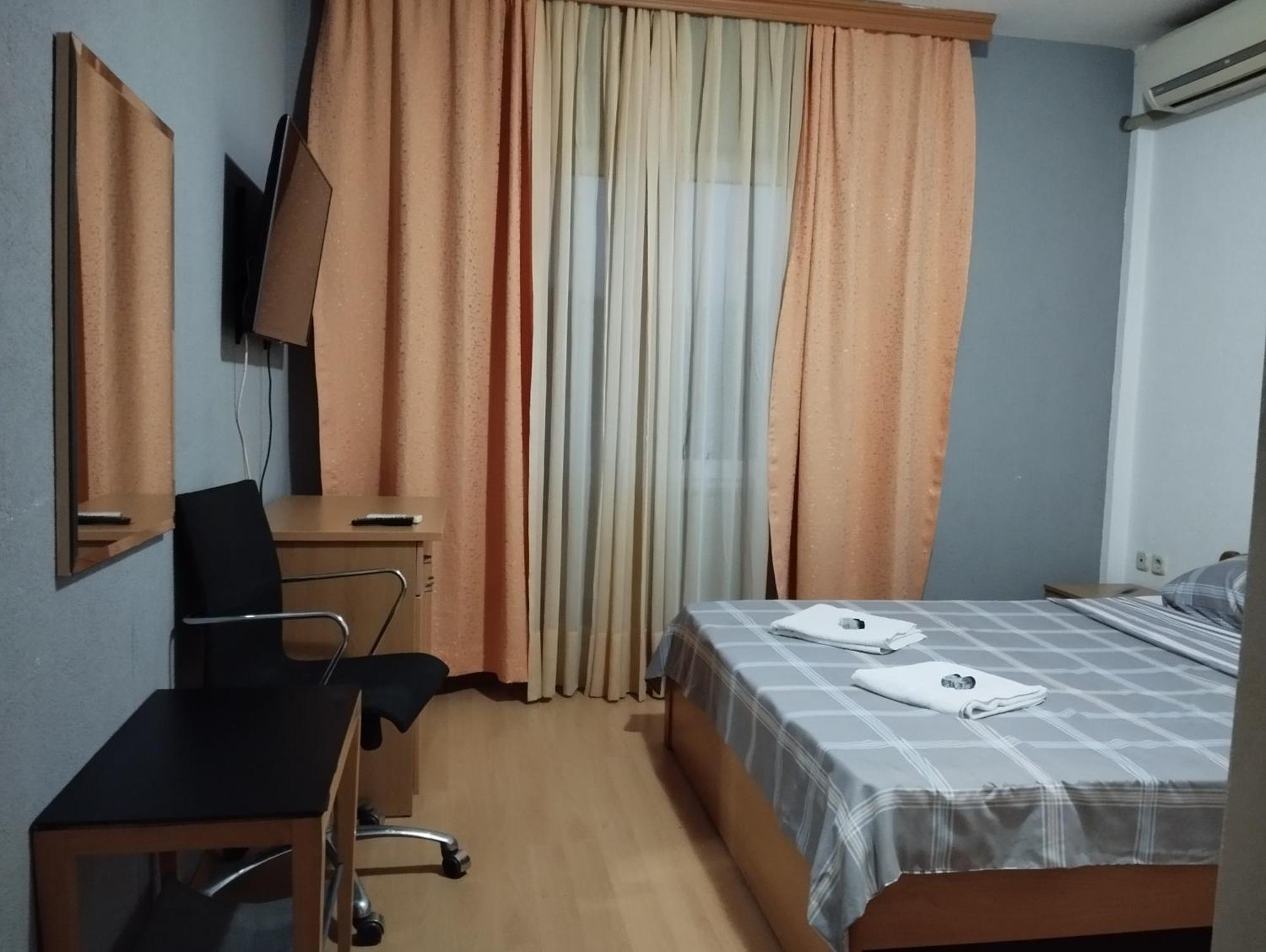 Hotel Ariston ストルガ エクステリア 写真
