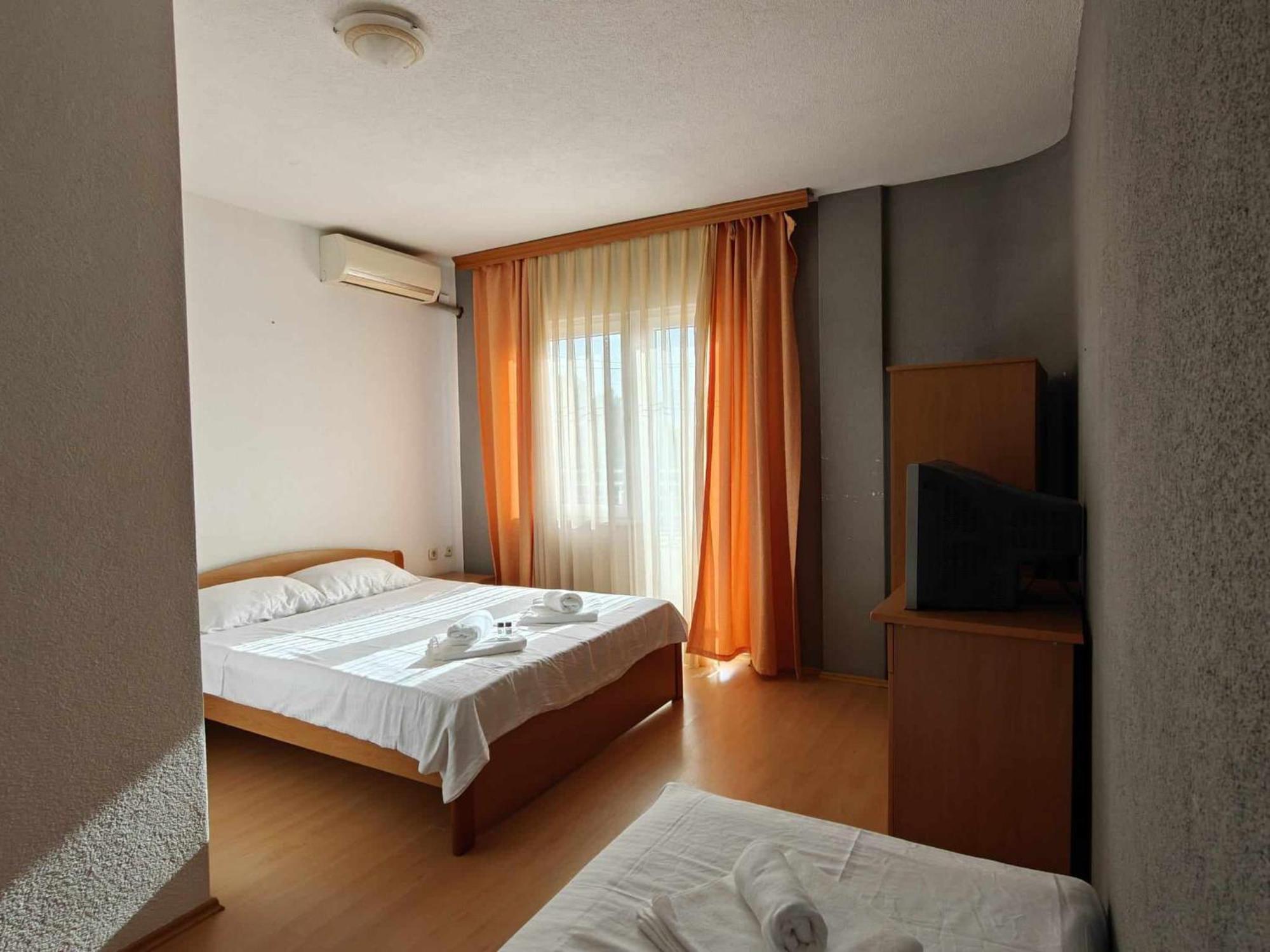 Hotel Ariston ストルガ エクステリア 写真