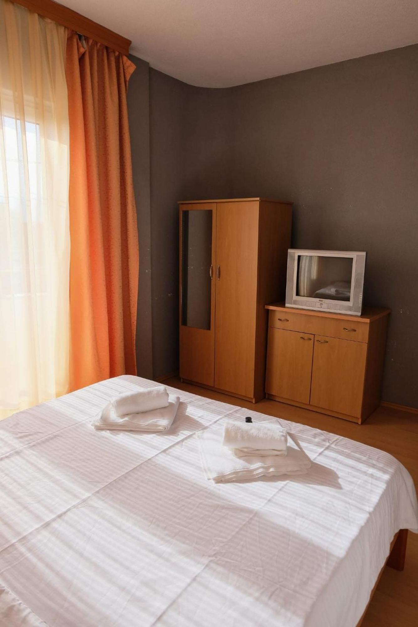 Hotel Ariston ストルガ エクステリア 写真